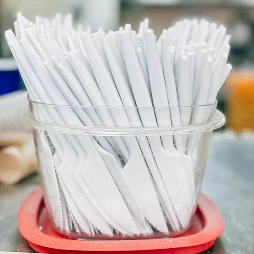 Одноразовый пластиковый нож